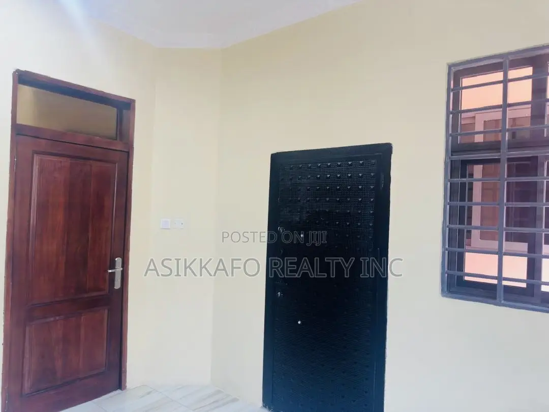 3bdrm House in Community 18, Spintex for rent