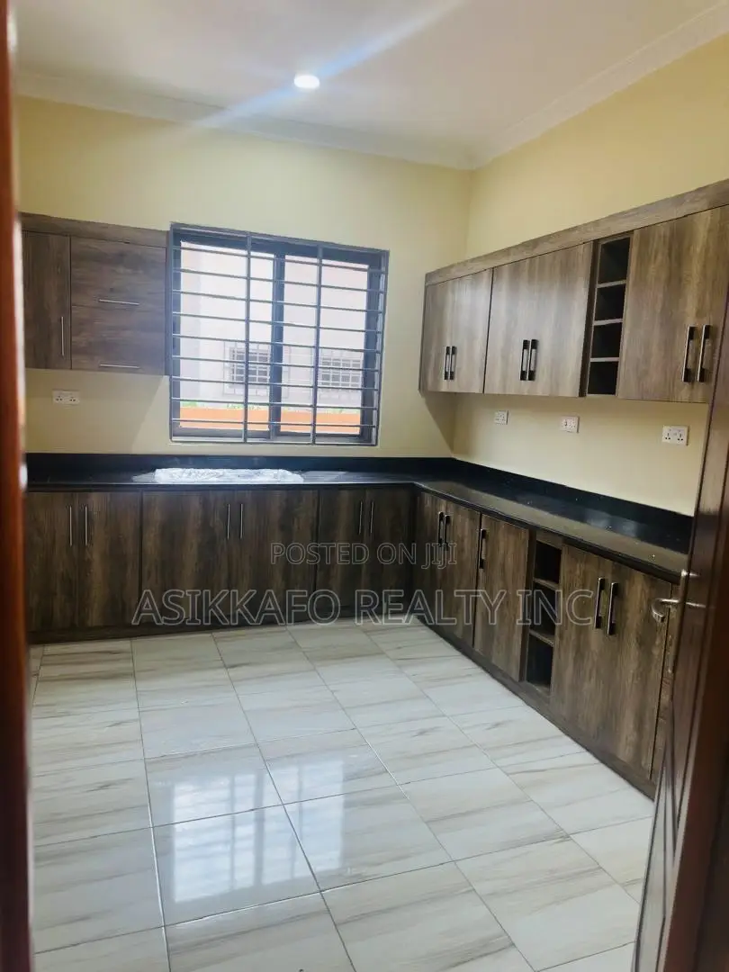 3bdrm House in Community 18, Spintex for rent