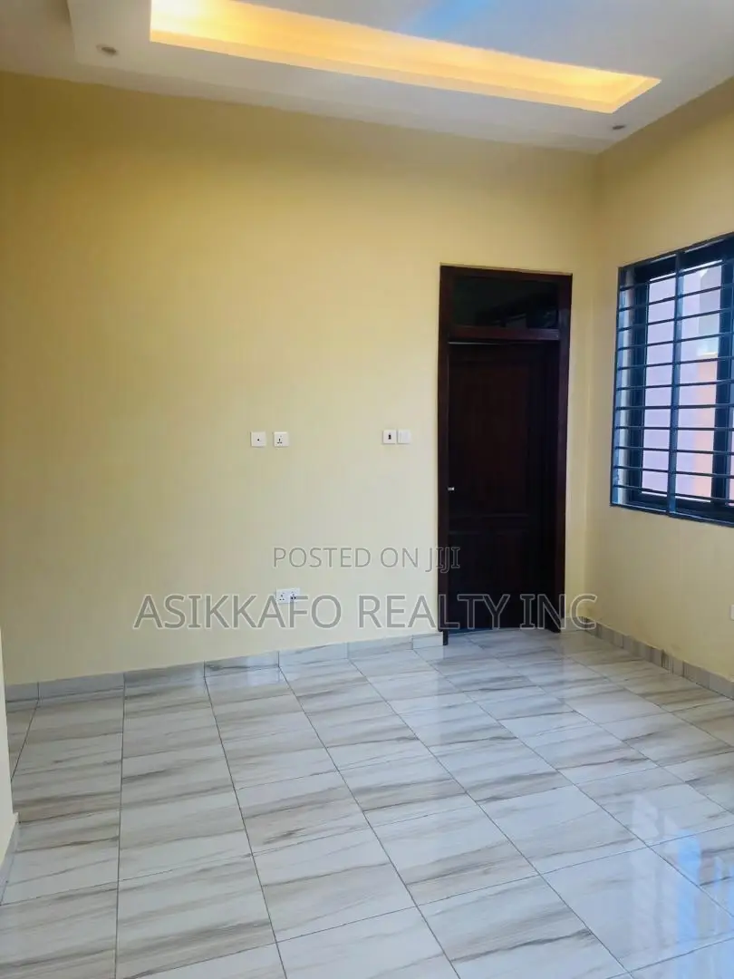 3bdrm House in Community 18, Spintex for rent