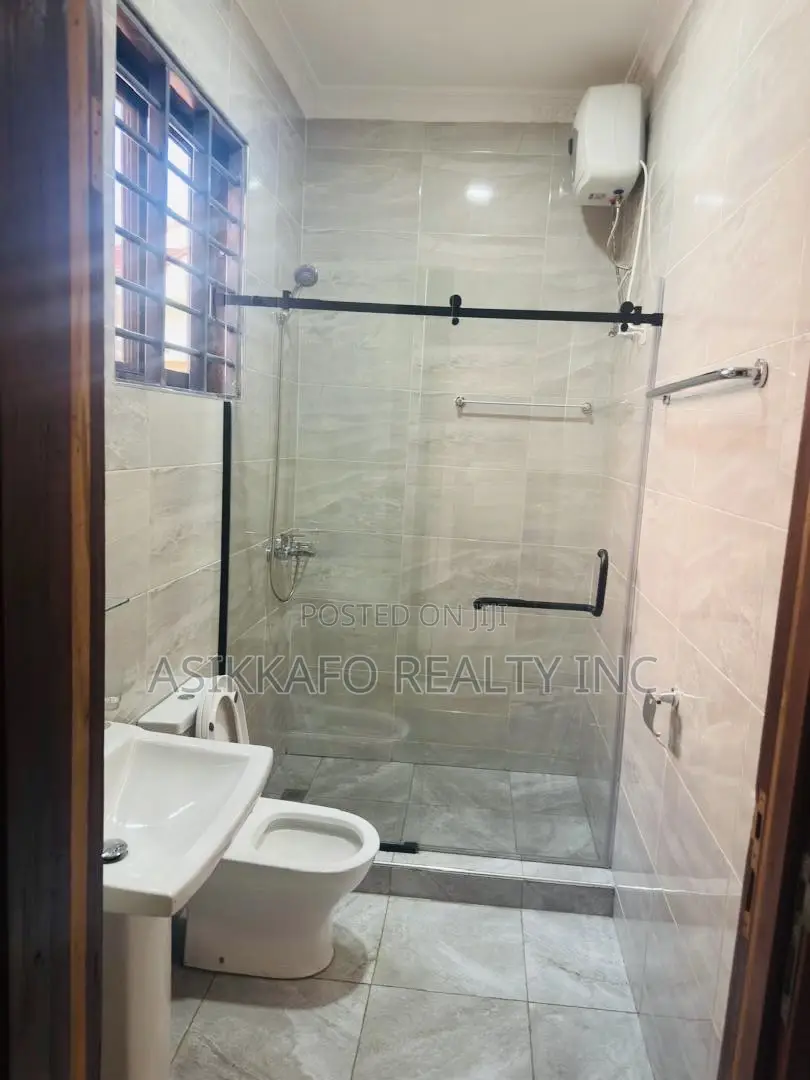 3bdrm House in Community 18, Spintex for rent