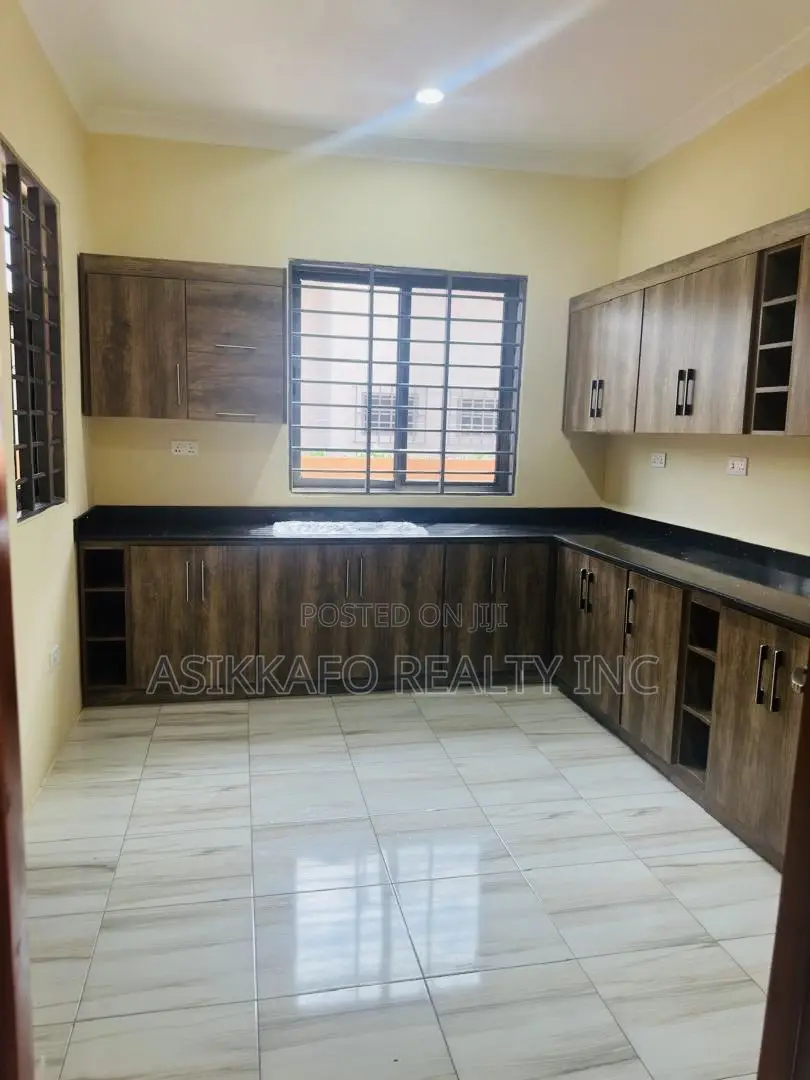 3bdrm House in Community 18, Spintex for rent