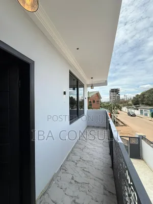 3bdrm House in Labone, Coffee Shop Area for sale