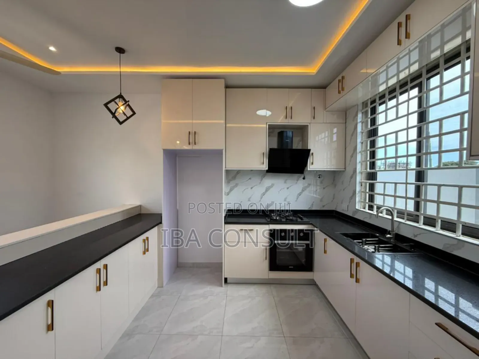 3bdrm House in Labone, Coffee Shop Area for sale
