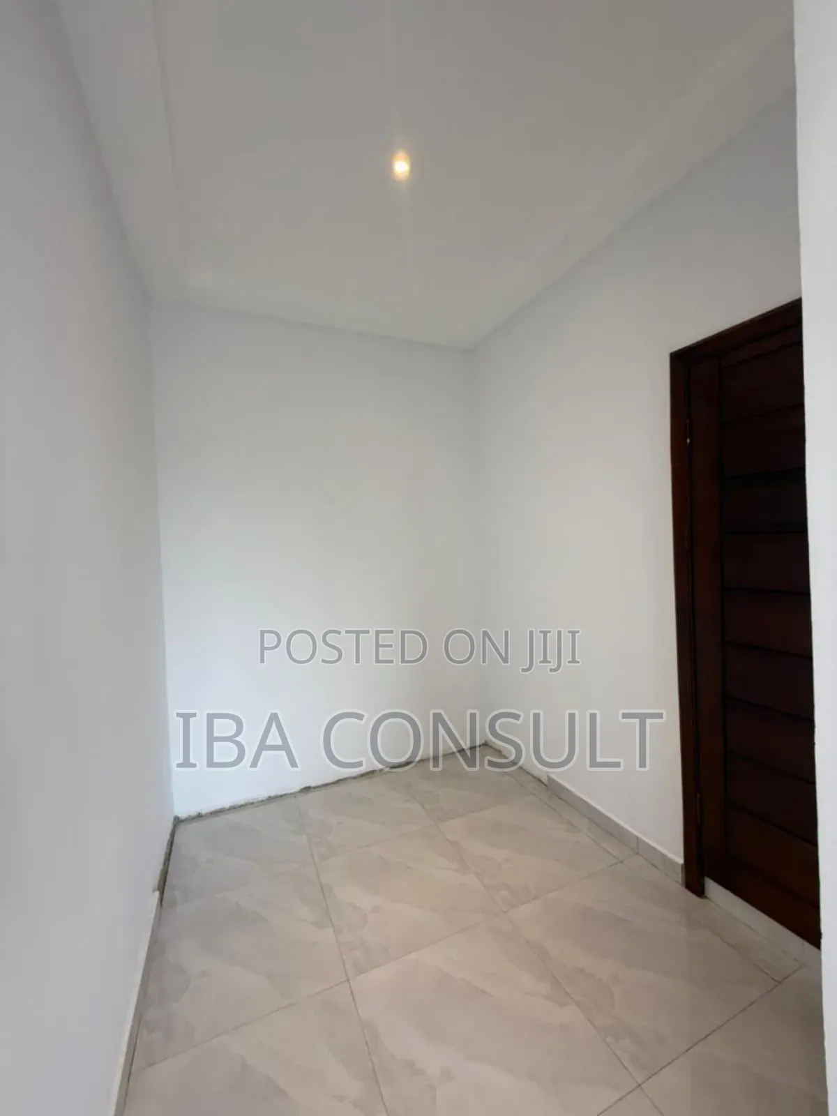 3bdrm House in Labone, Coffee Shop Area for sale