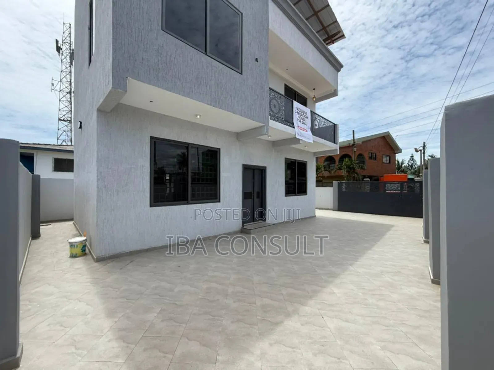 3bdrm House in Labone, Coffee Shop Area for sale