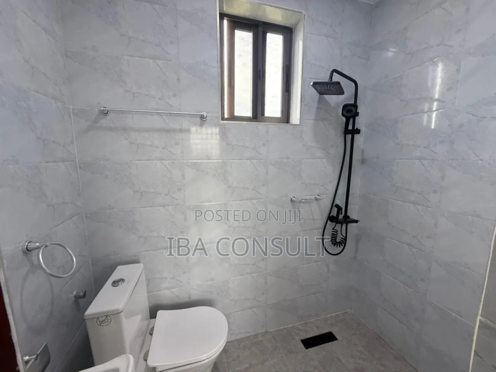 3bdrm House in Labone, Coffee Shop Area for sale