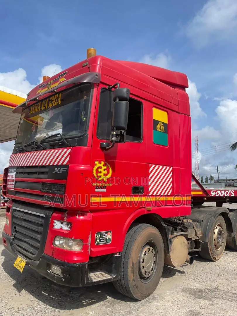 Daf Xf Single Axle With Helper. Trailer Inclusive