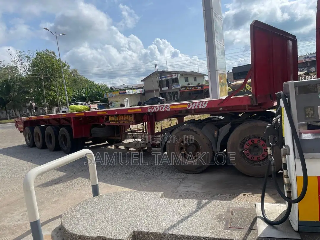 Daf Xf Single Axle With Helper. Trailer Inclusive