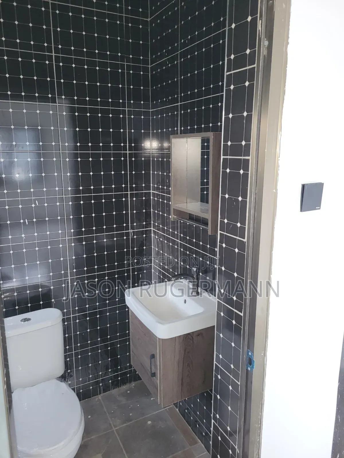 Furnished 3bdrm Apartment in Adom Nhyira Estate., Amasaman for sale