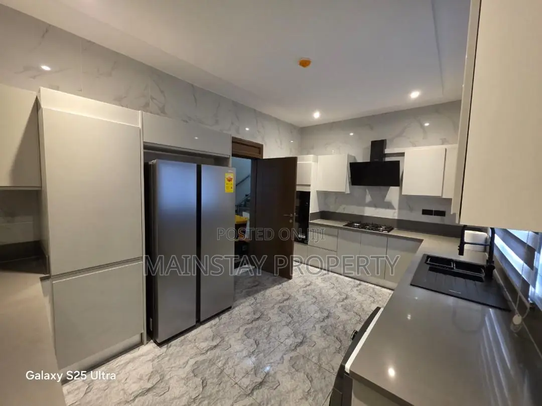Furnished 5bdrm Townhouse / Terrace in Airport Residential Area