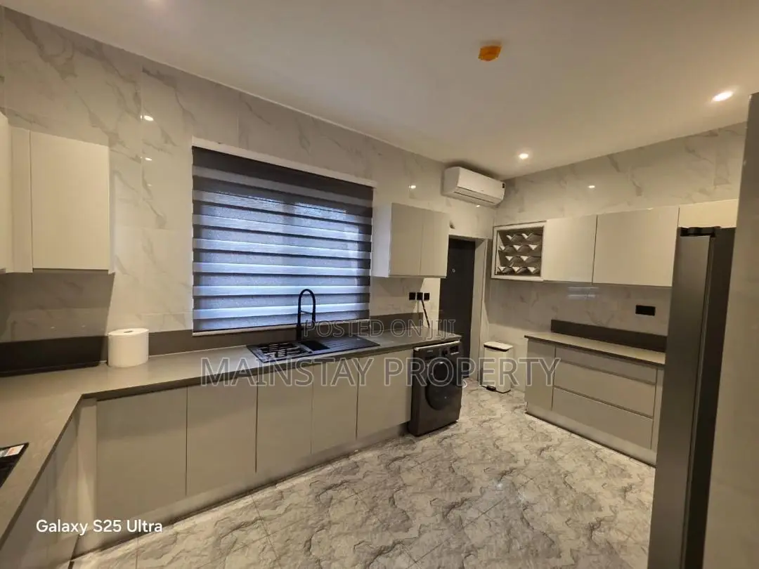 Furnished 5bdrm Townhouse / Terrace in Airport Residential Area