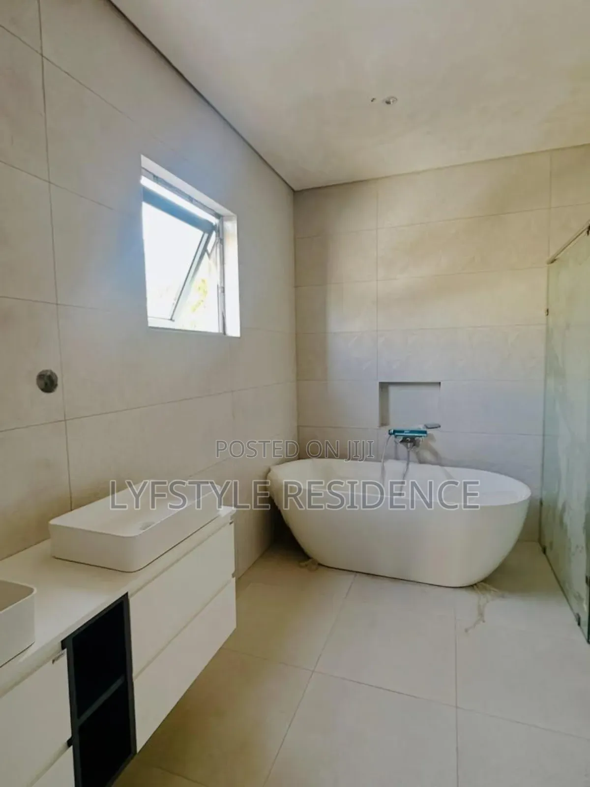 4bdrm House in Adjiringanor East, Boundary Road Area for sale
