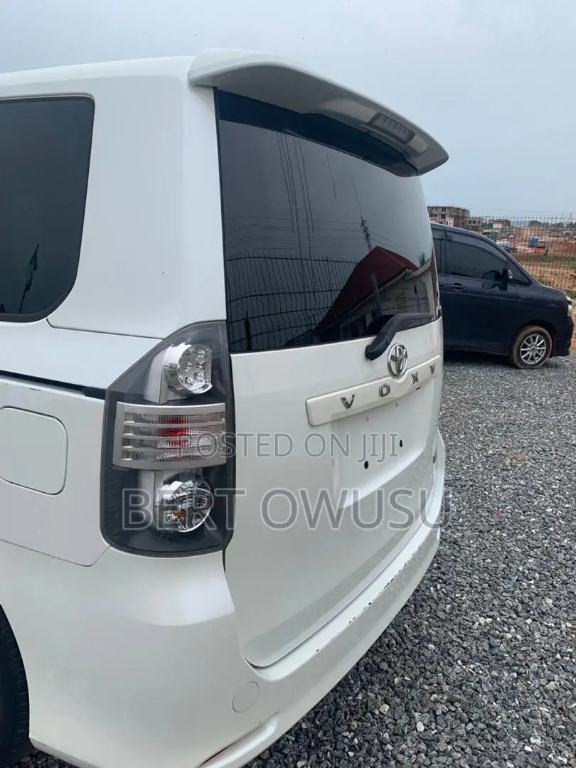 Toyota Voxy 2012 White