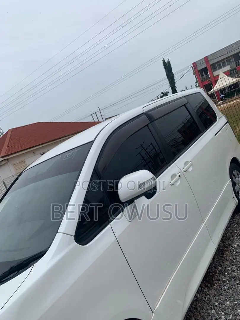 Toyota Voxy 2012 White