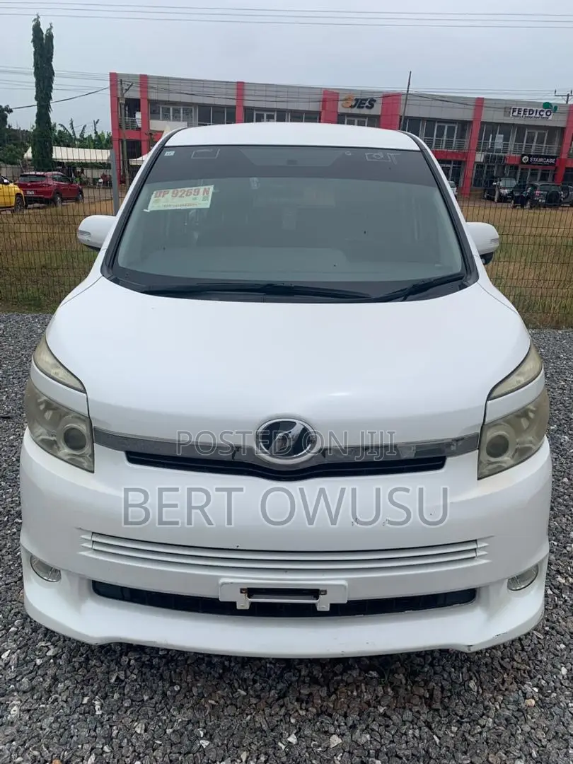 Toyota Voxy 2012 White