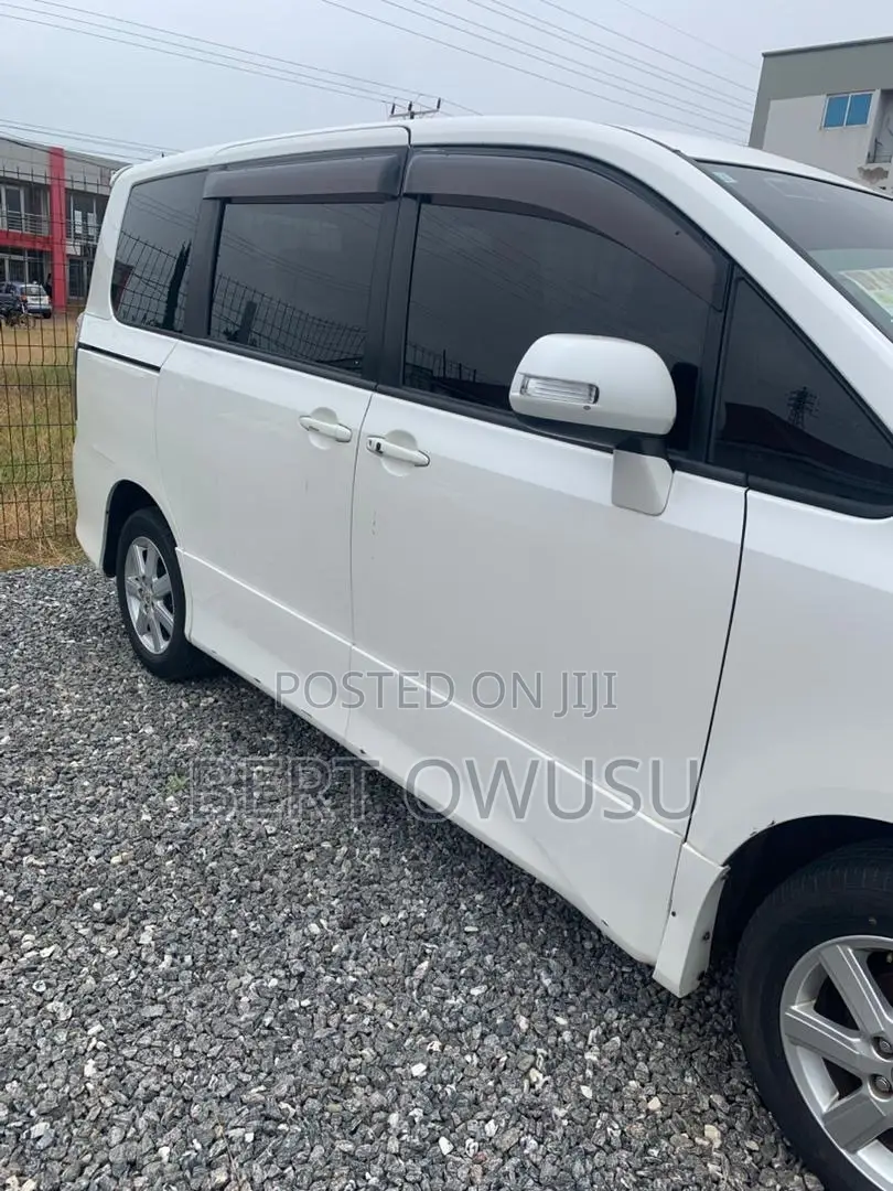 Toyota Voxy 2012 White