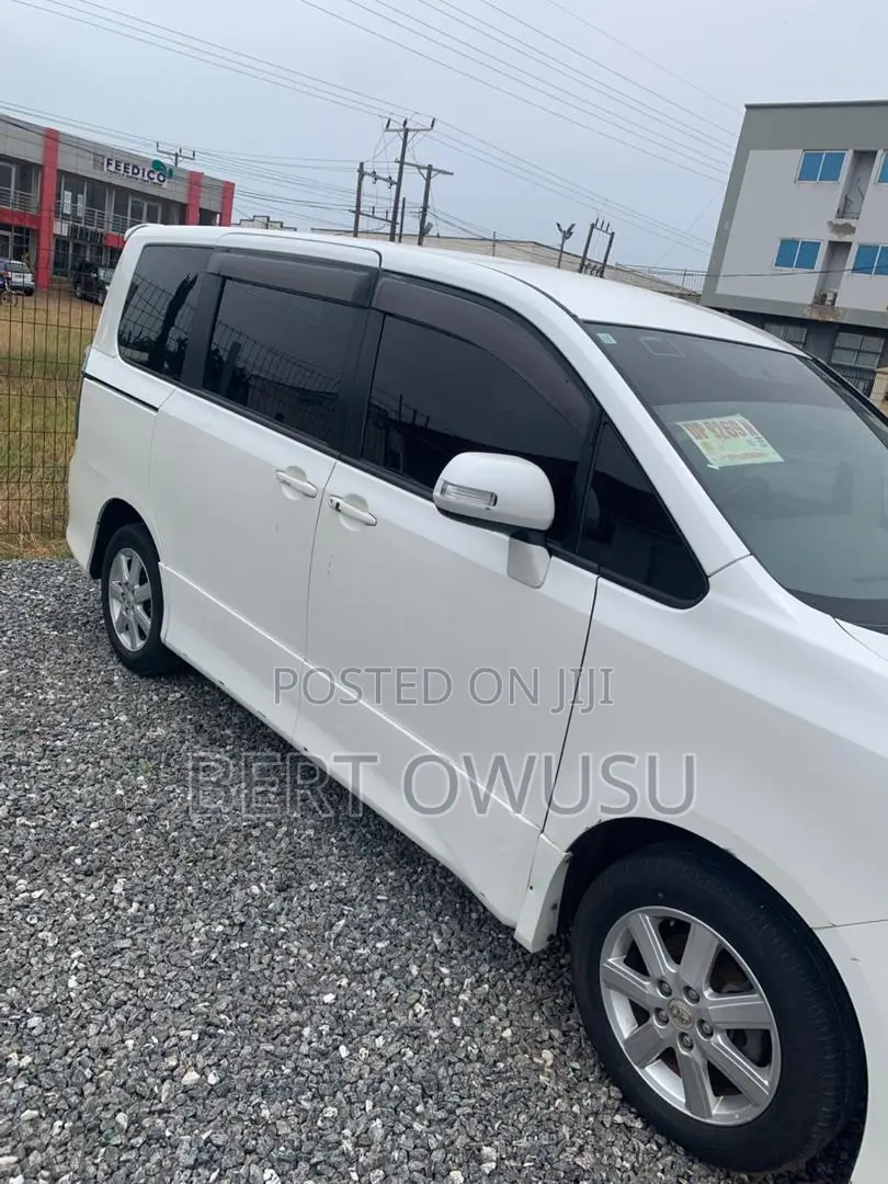 Toyota Voxy 2012 White