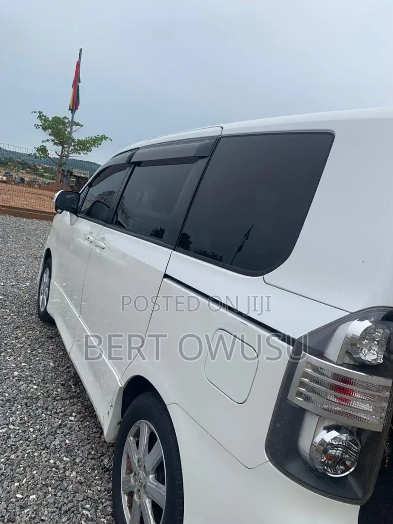 Toyota Voxy 2012 White