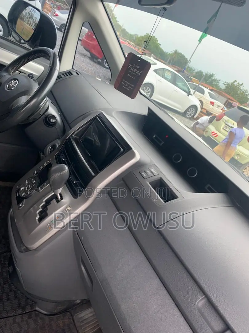 Toyota Voxy 2012 White