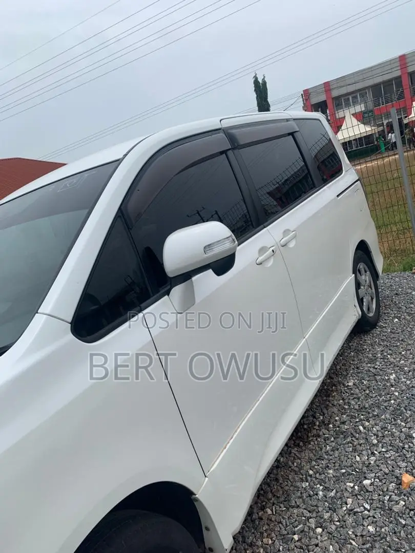 Toyota Voxy 2012 White