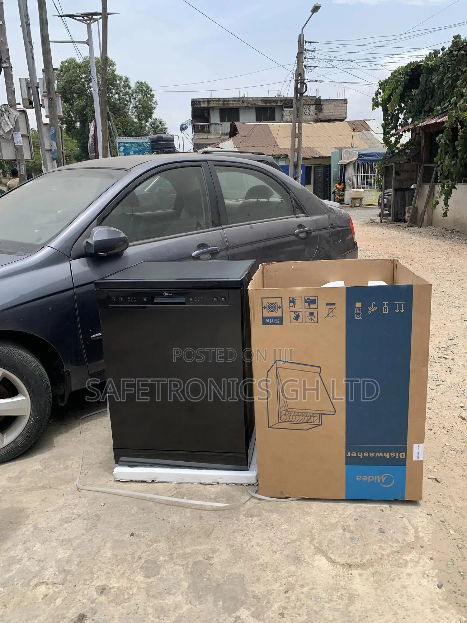 Buy Valuable Midea Black 12 Plate Electric Inbuilt Dishwasher