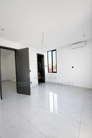 6bdrm House in Adjiriganor, East Legon for sale