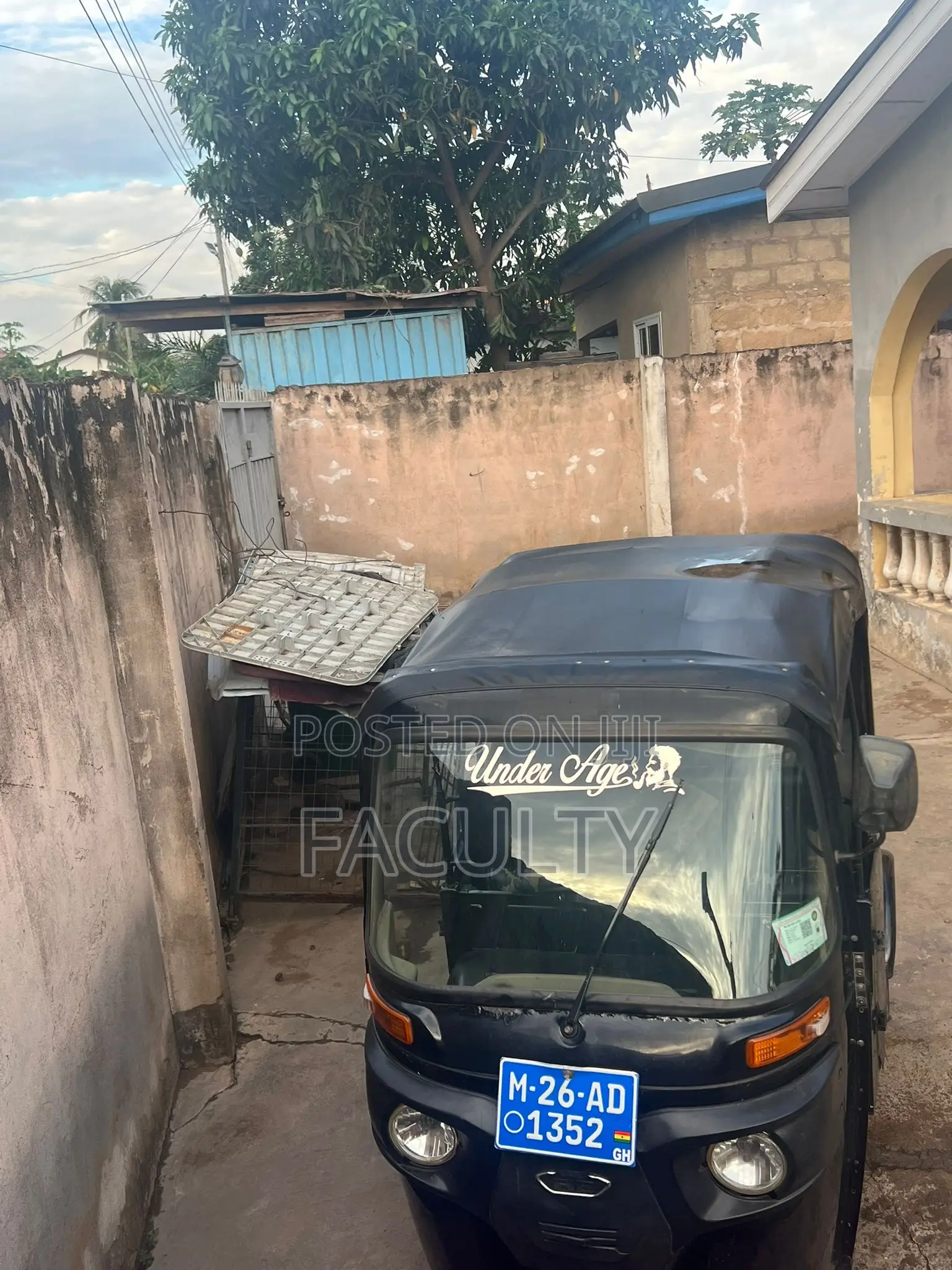 Bajaj RE 2022 Black