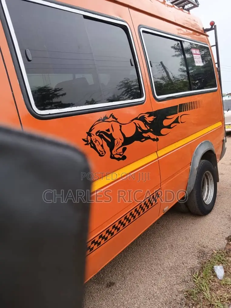 Mercedes-Benz Sprinter 2012 Orange