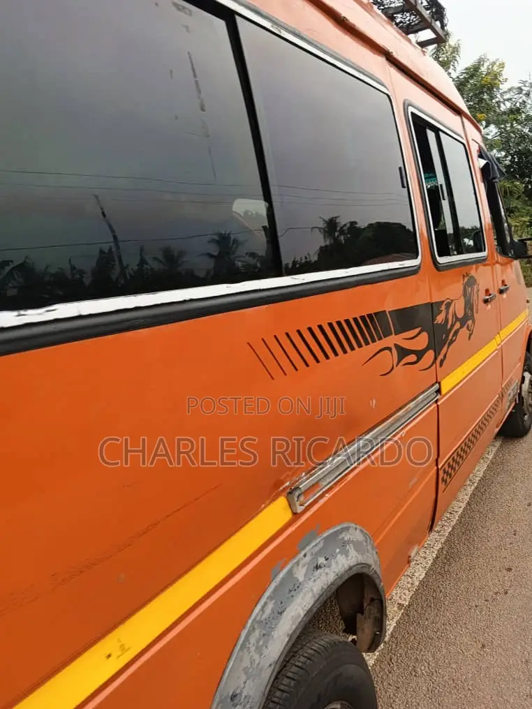 Mercedes-Benz Sprinter 2012 Orange