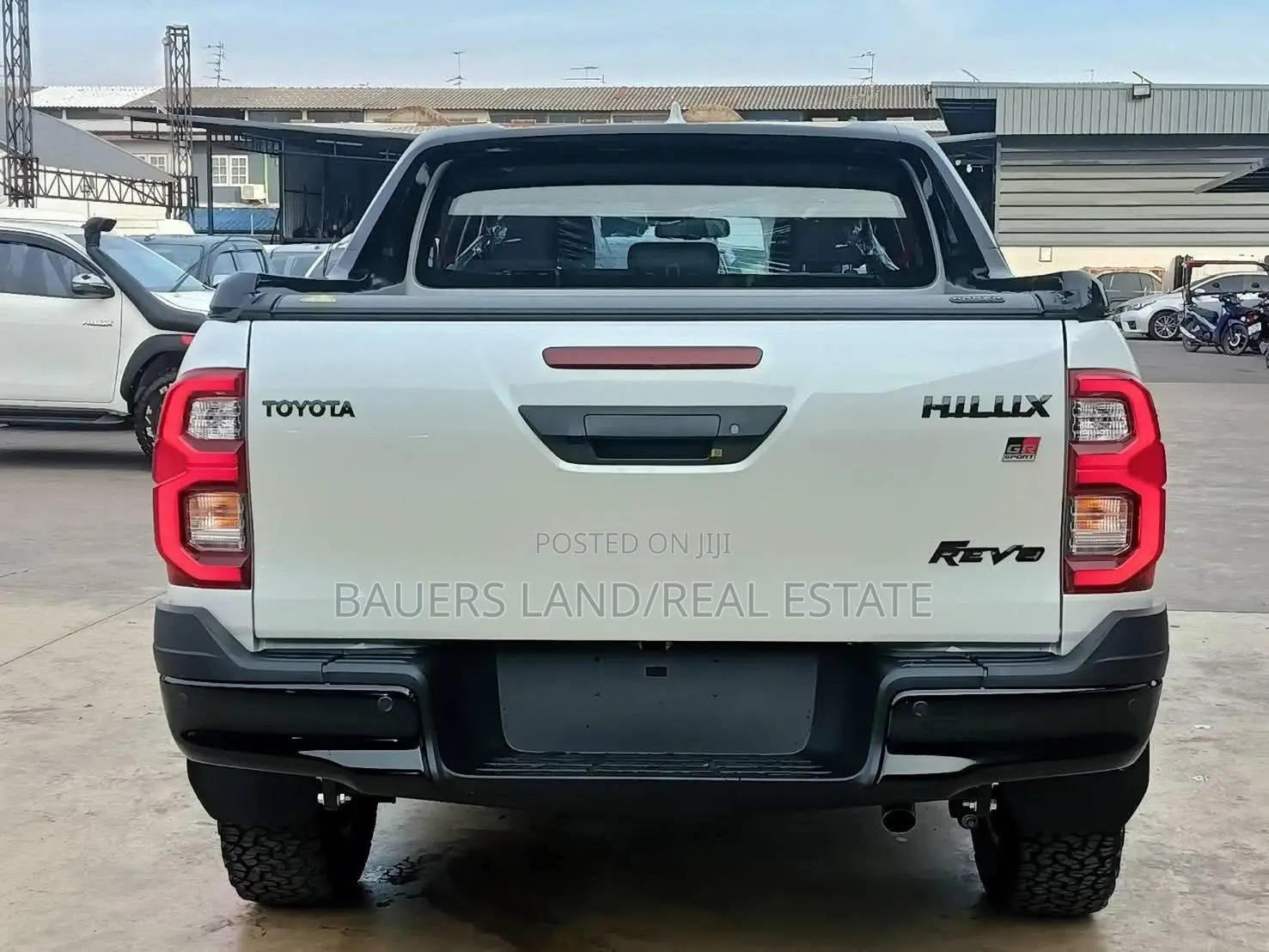 Toyota Hilux 2022 White