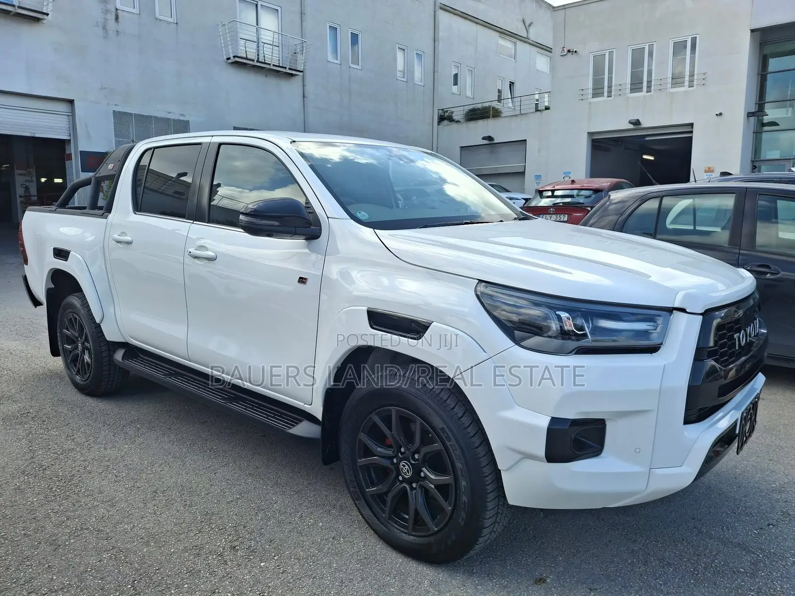 Toyota Hilux 2022 White