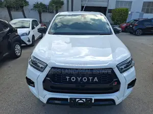 Toyota Hilux 2022 White