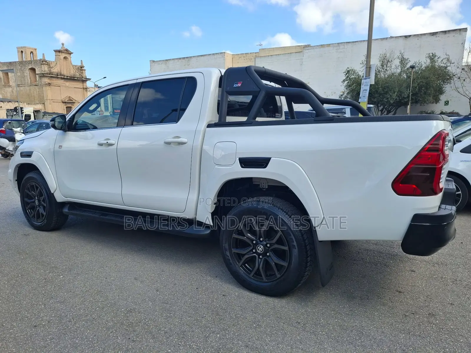 Toyota Hilux 2022 White