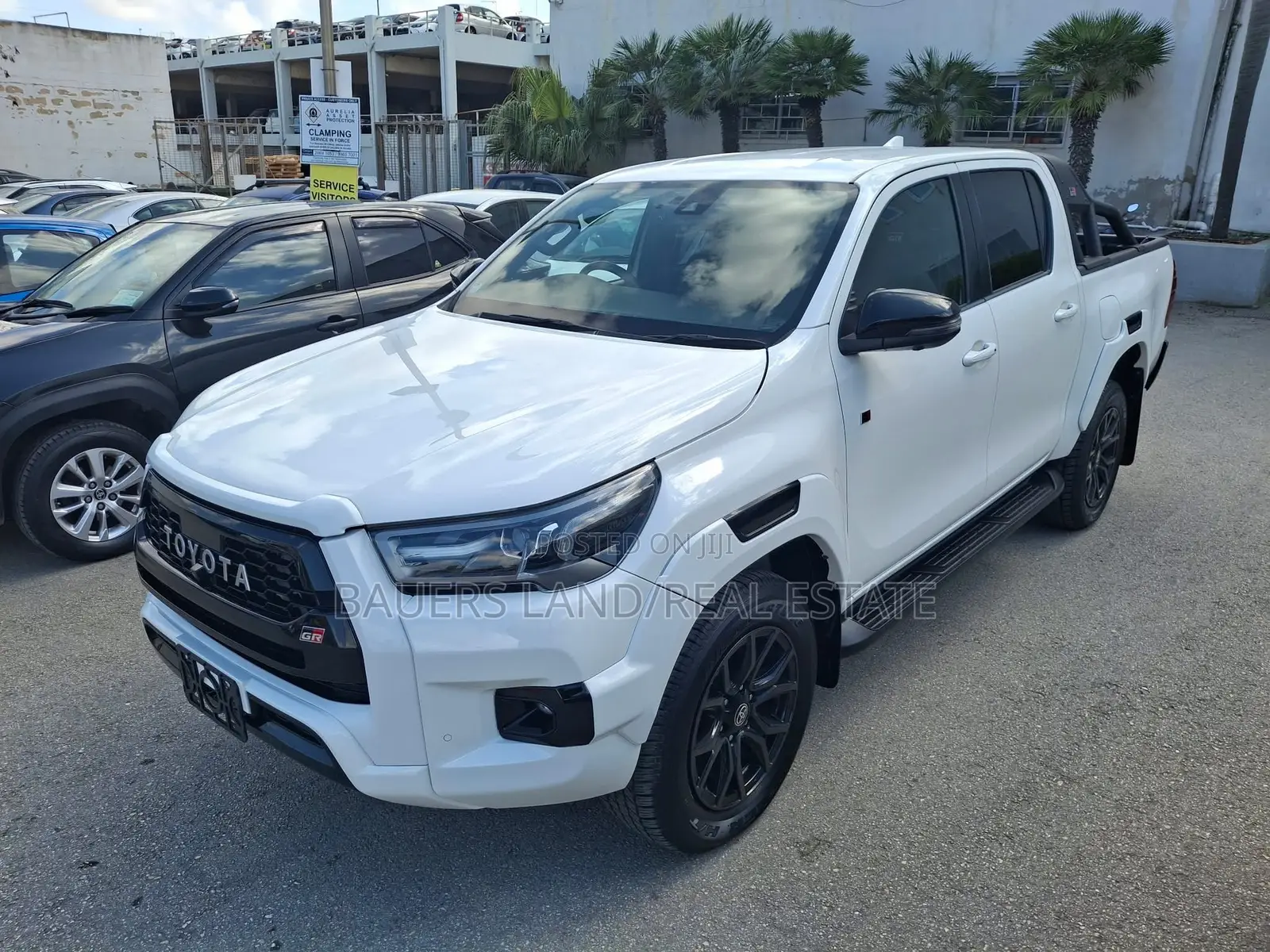Toyota Hilux 2022 White