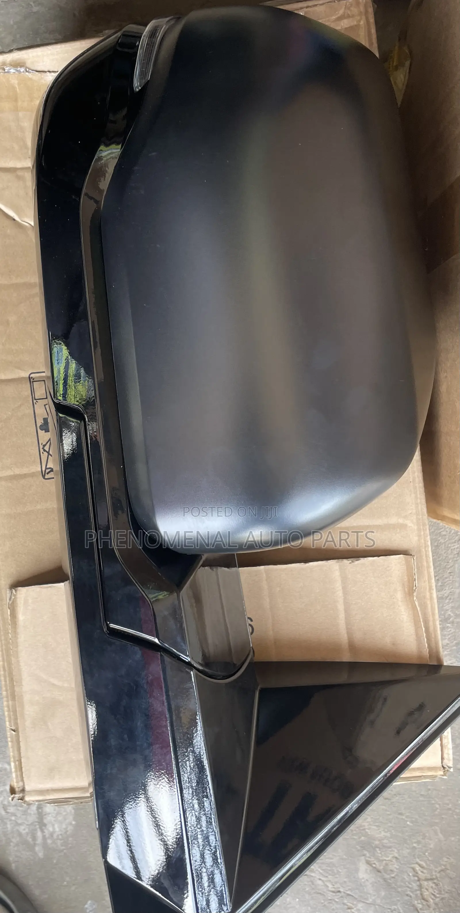 Toyota Tundra 2022-2025 Side Mirror With Light and Sensor One Side