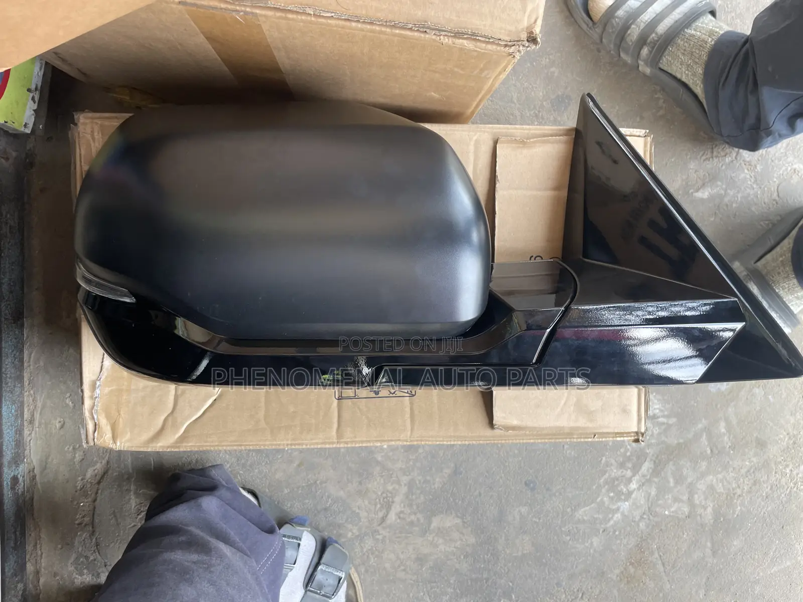 Toyota Tundra 2022-2025 Side Mirror With Light and Sensor One Side