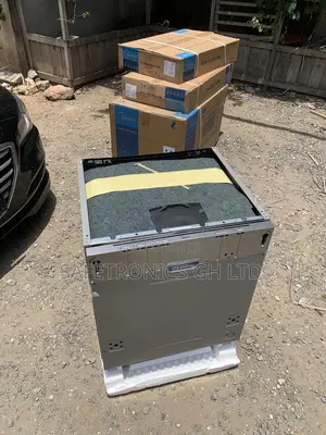 Super Ultra Sleek Electric in-Built 14 Plates Midea Dishwasher