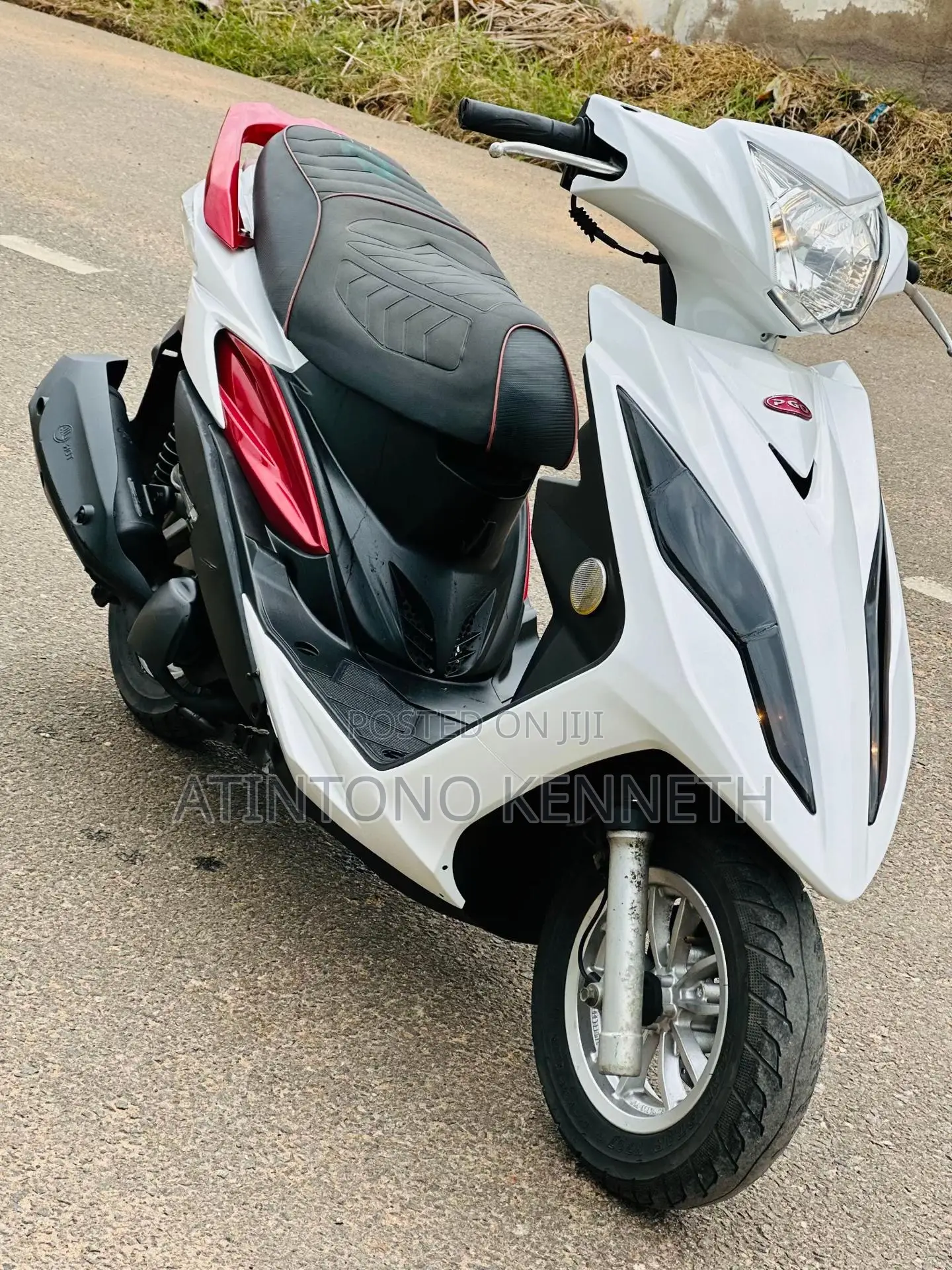 Piaggio Scooter 2022 White
