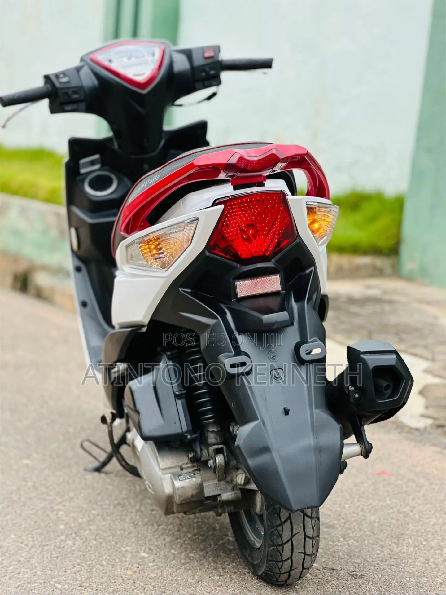 Piaggio Scooter 2022 White