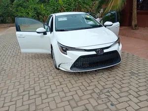 Toyota Corolla LE 2020 White