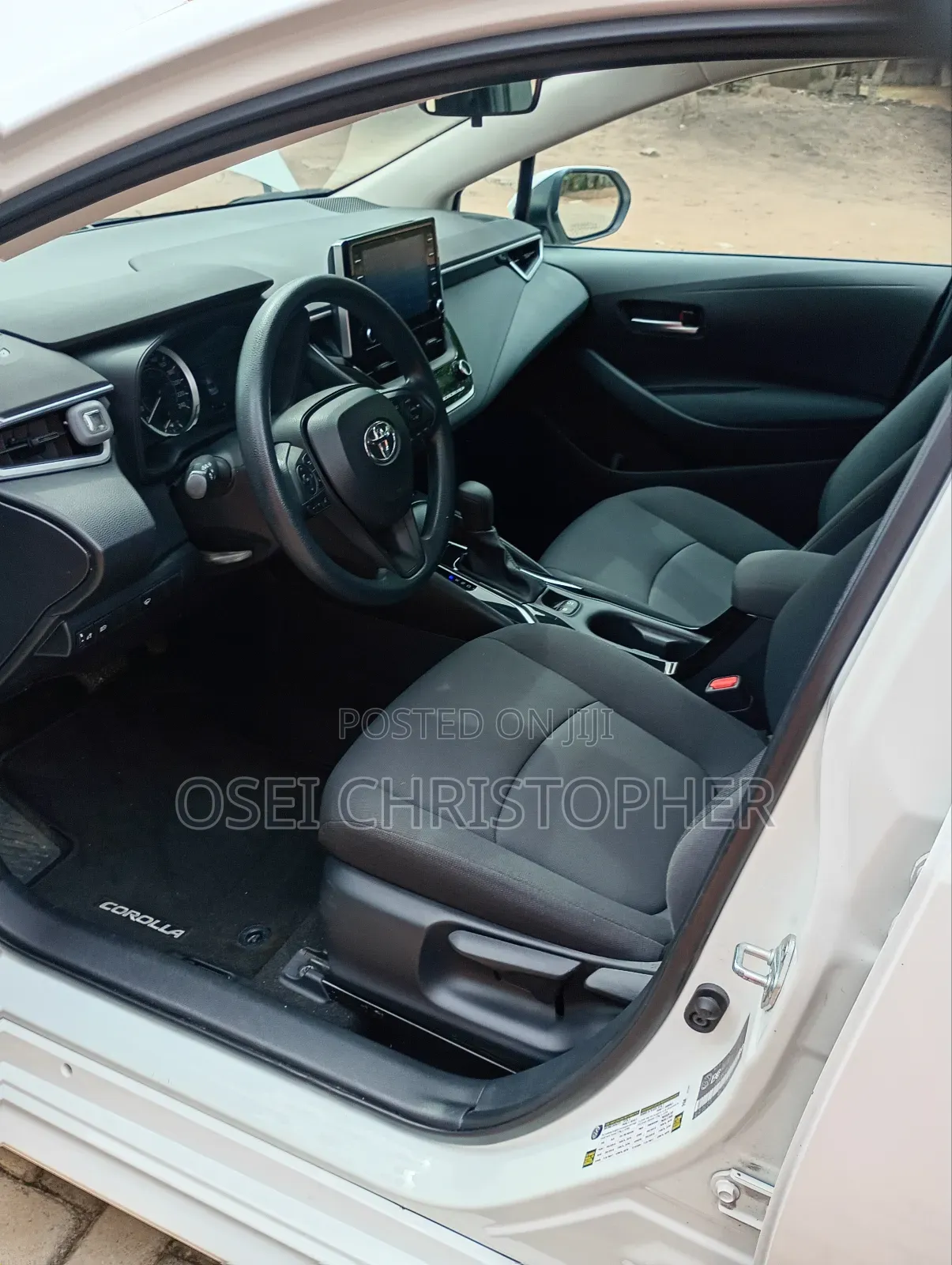 Toyota Corolla LE 2020 White