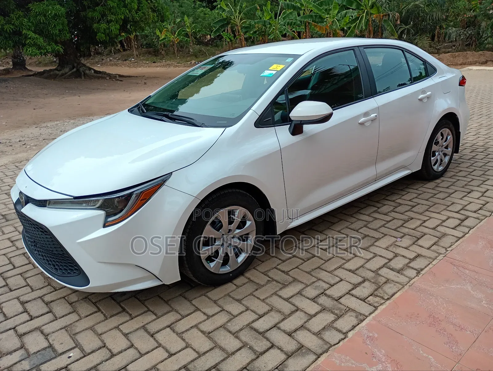 Toyota Corolla LE 2020 White