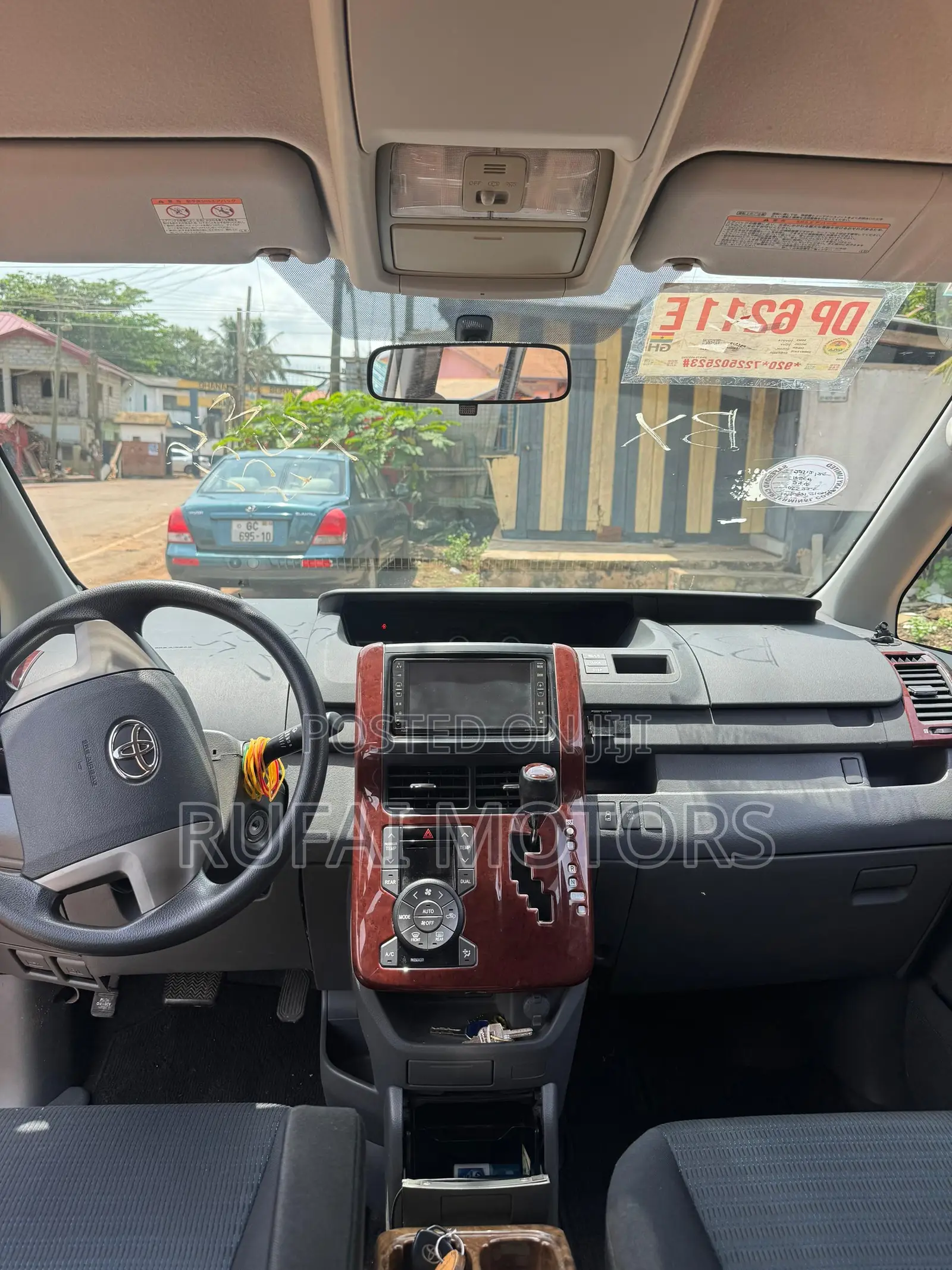 Toyota Voxy 2013 Silver