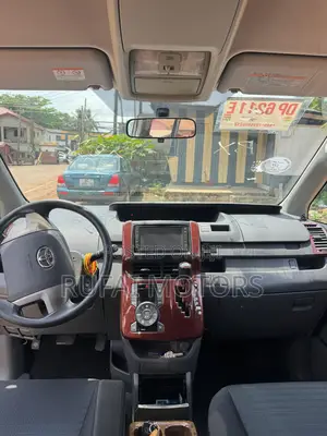 Toyota Voxy 2013 Silver