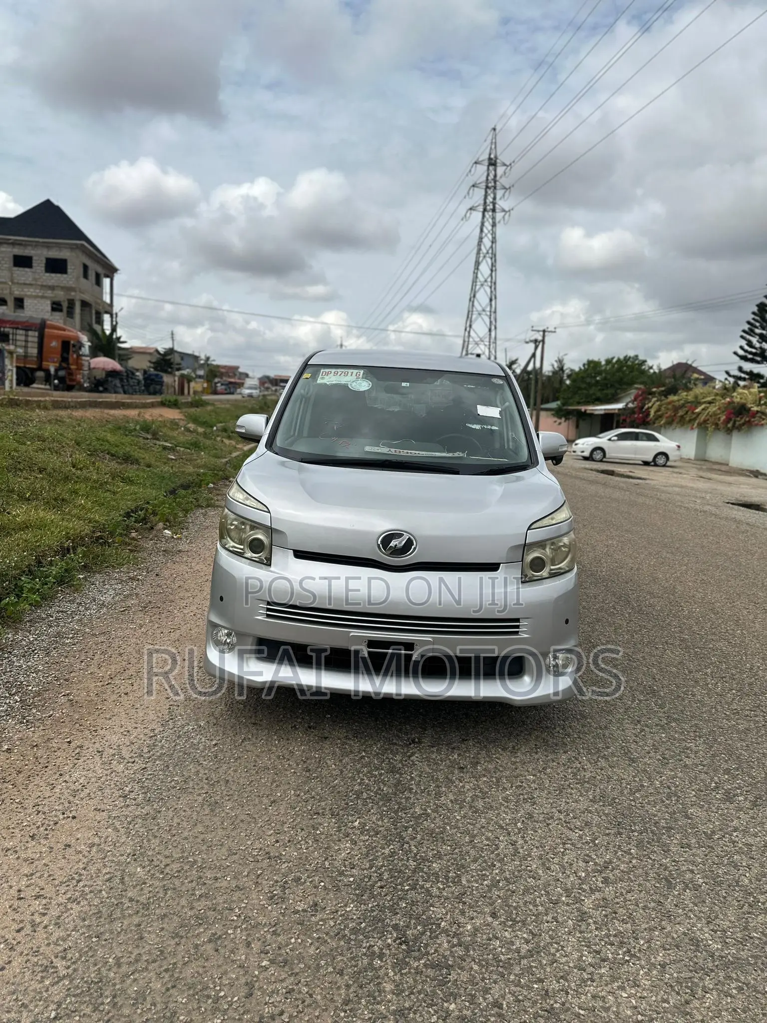 Toyota Voxy 2013 Silver
