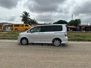 Toyota Voxy 2013 Silver