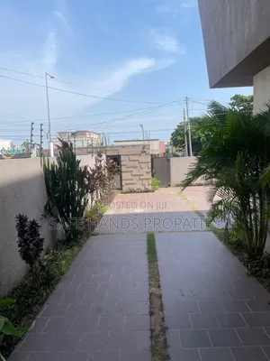5bdrm Duplex in Accra Metropolitan for rent