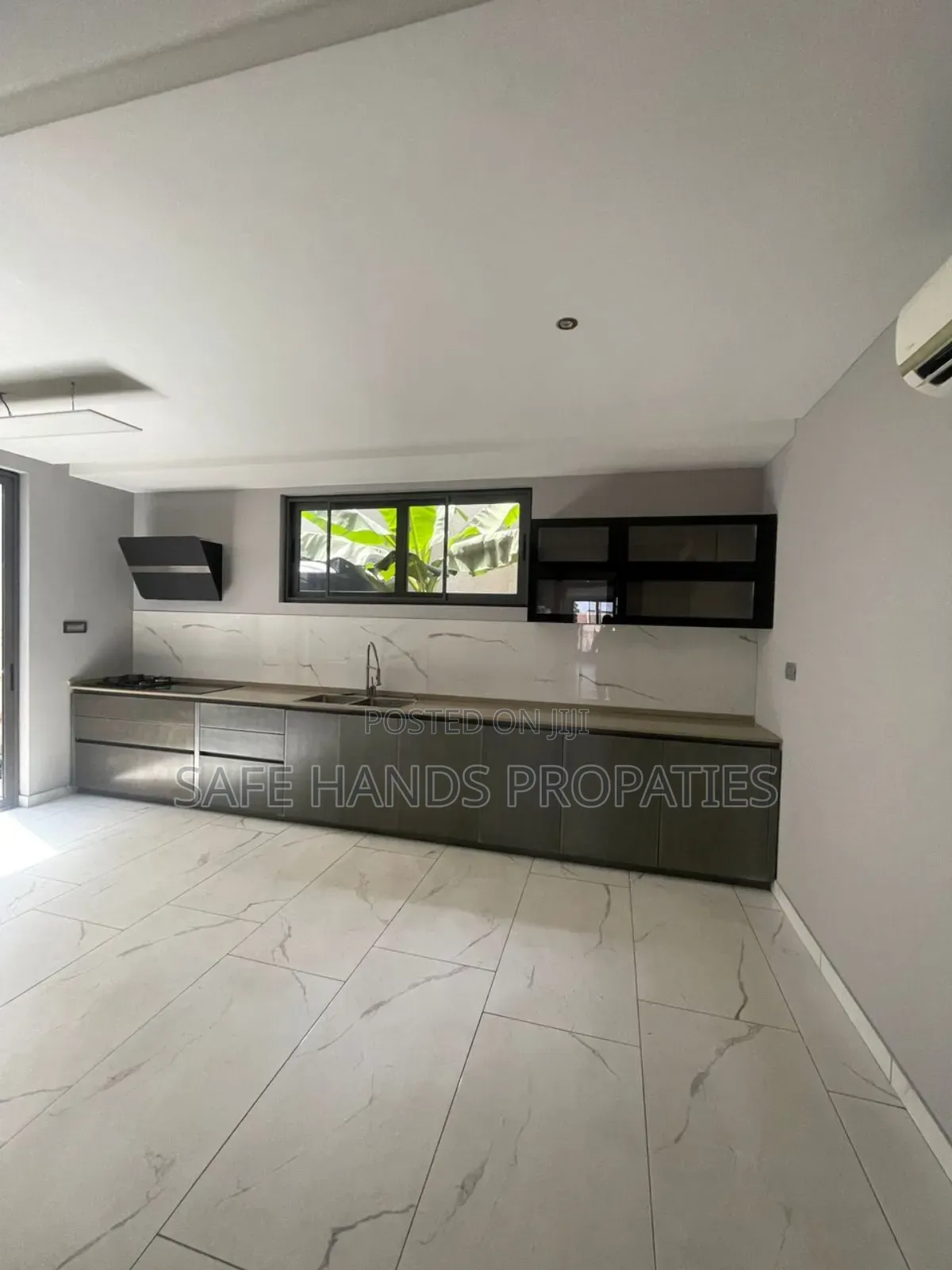 5bdrm Duplex in Accra Metropolitan for rent