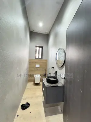4bdrm House in East Legon, Adjiriganor for sale