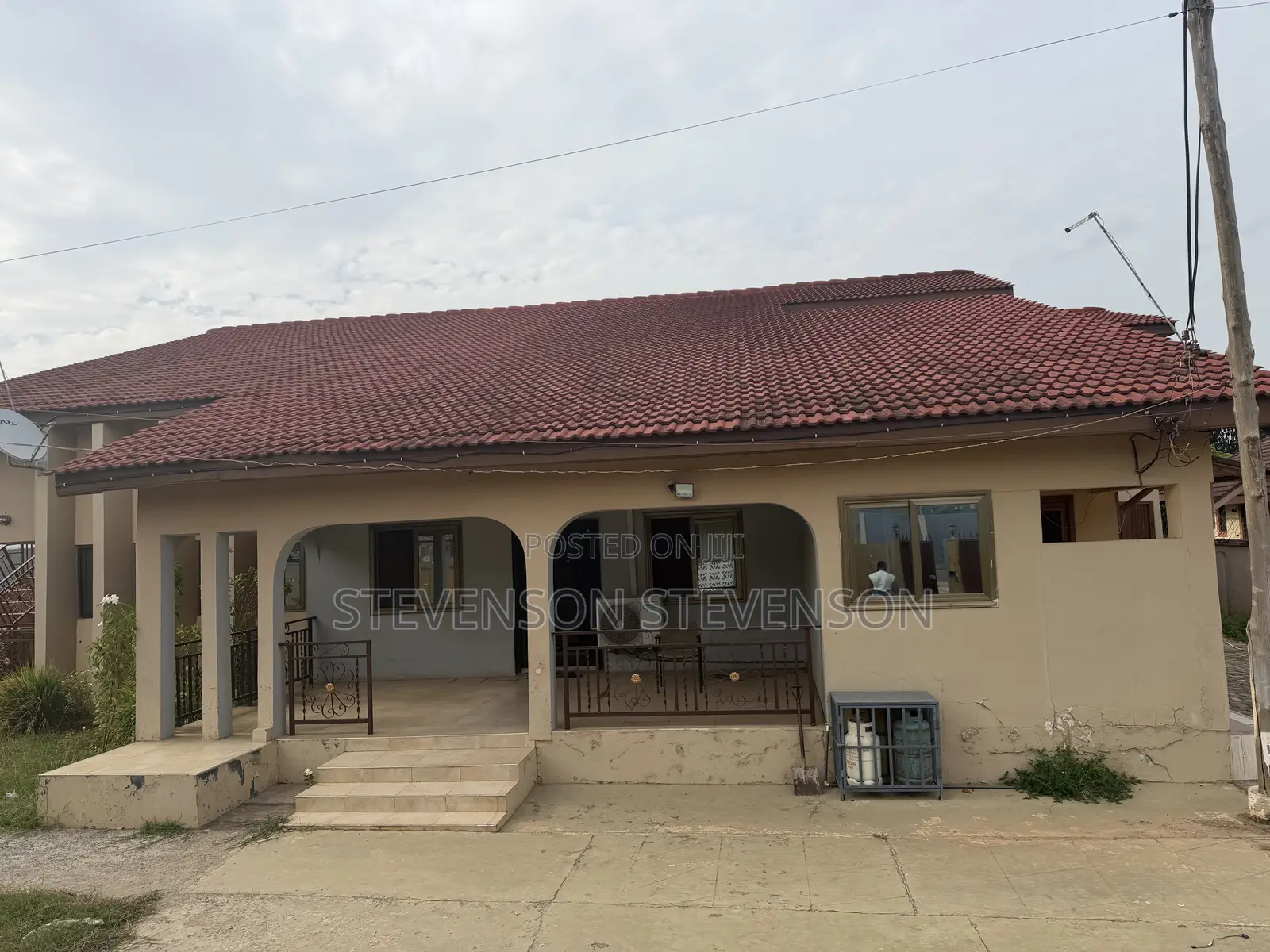 6bdrm House in Hfc, Spintex for sale